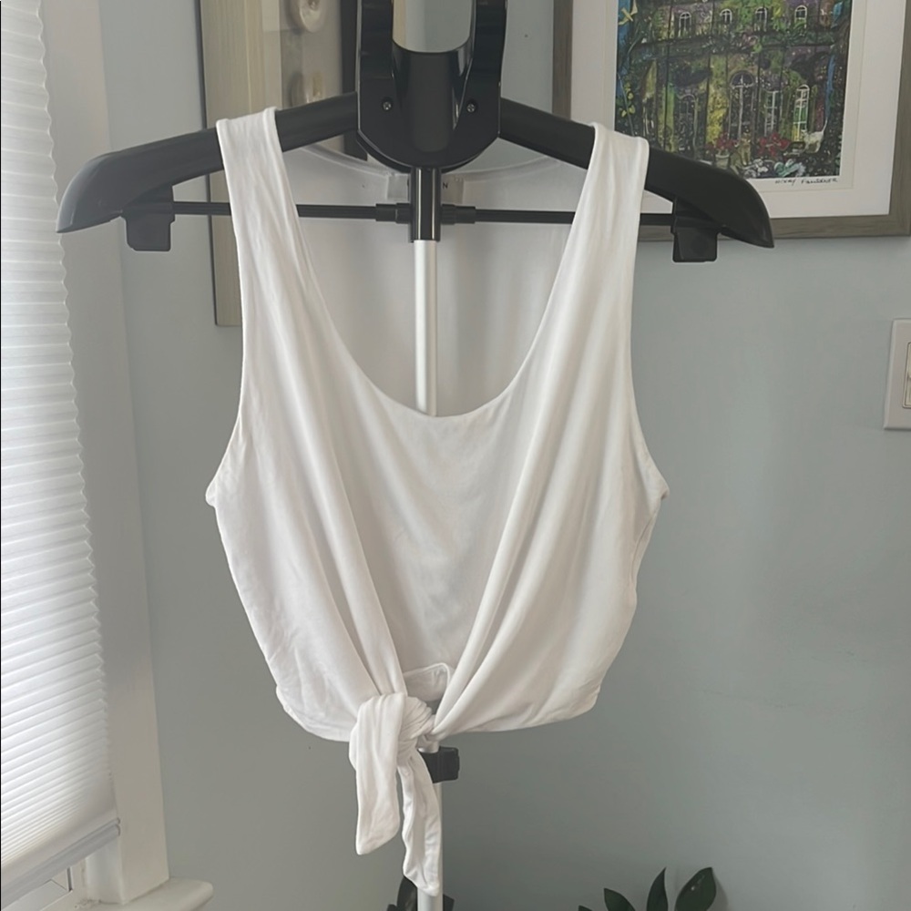 Aritzia Babaton White Jeronimo Tank size S Tie Front Cropped Tank RTK1-1438-19